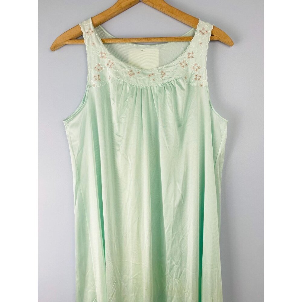 Vintage NWT Shadowline Sleeveless Nightgown with Embroidered Flowers, Size Small